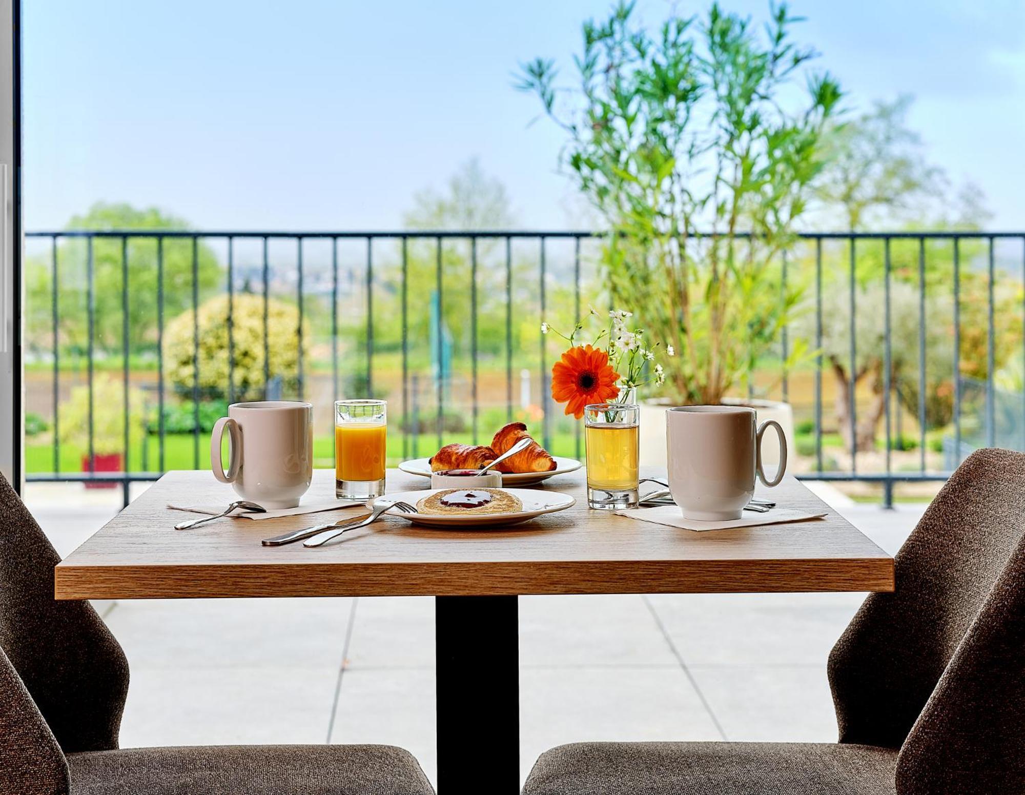 Logis Hotel Restaurant Aloe Les Herbiers Exterior foto